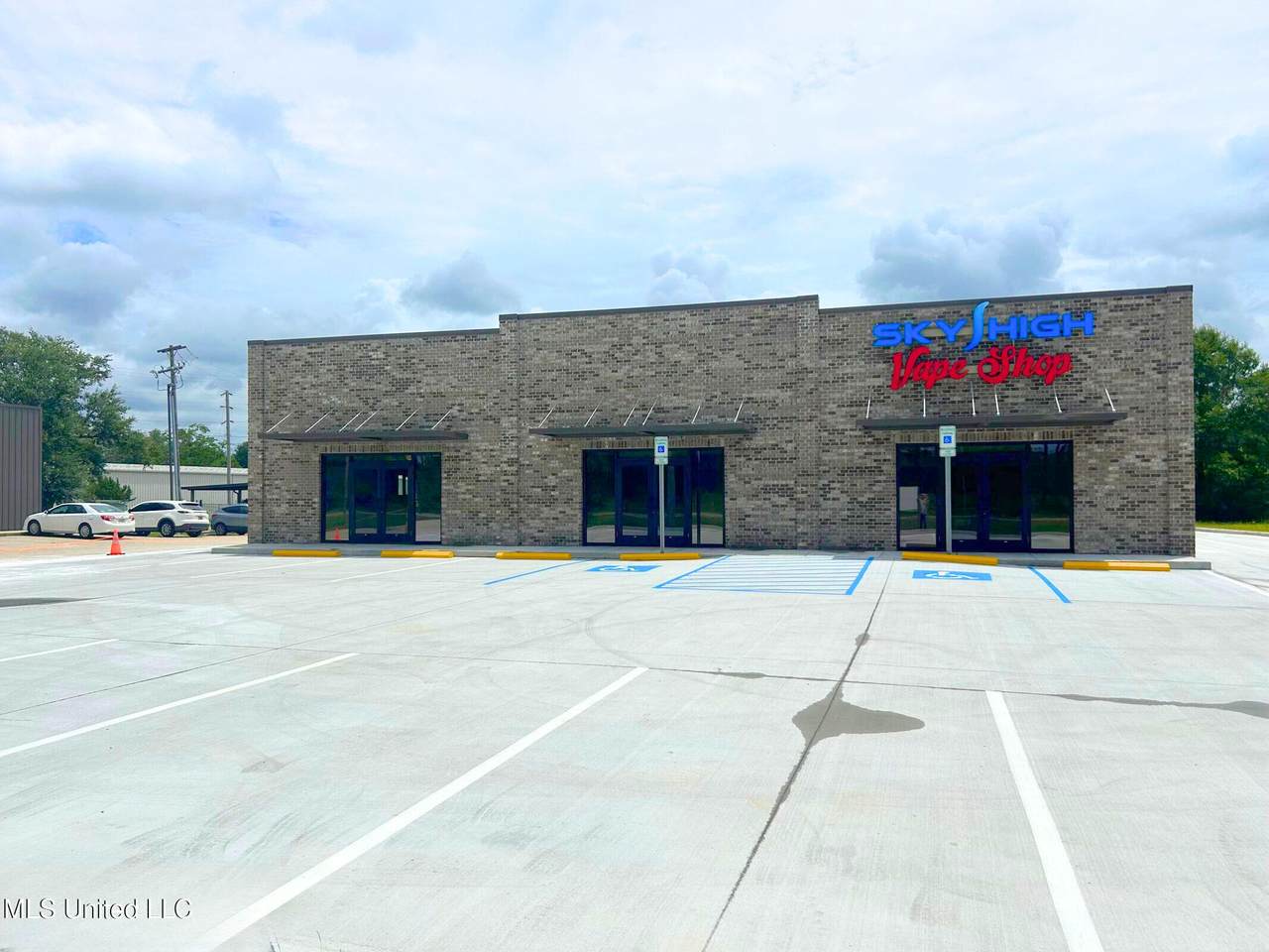 12242 Shriners Boulevard - Photo 1