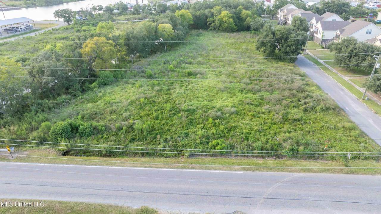  Davis Avenue - Photo 1