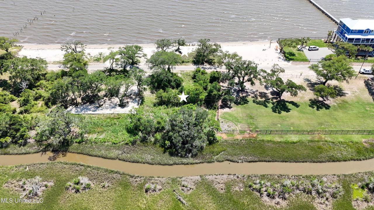 8109 Belle Fontaine Drive - Photo 1