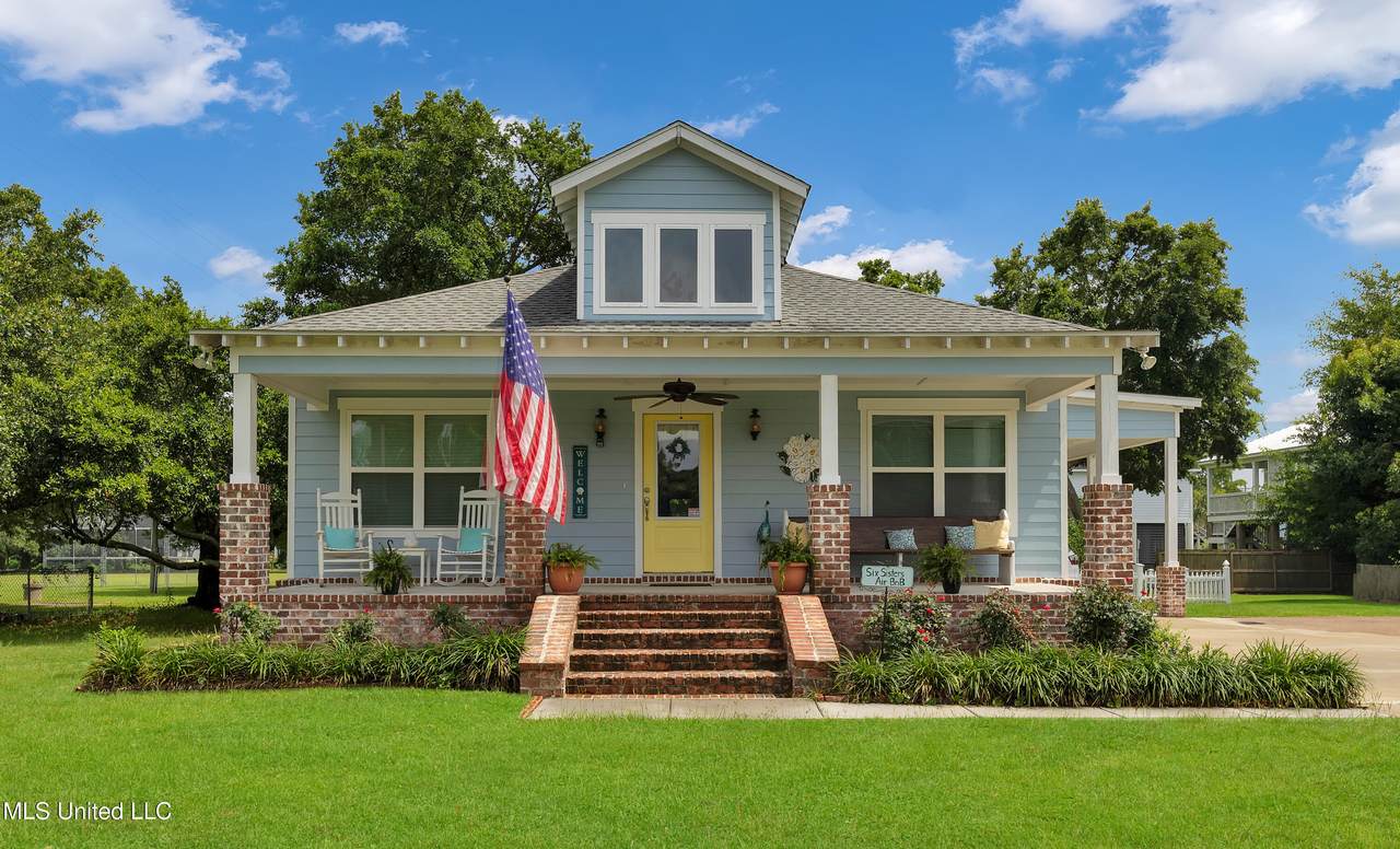 605 Magnolia Street - Photo 1