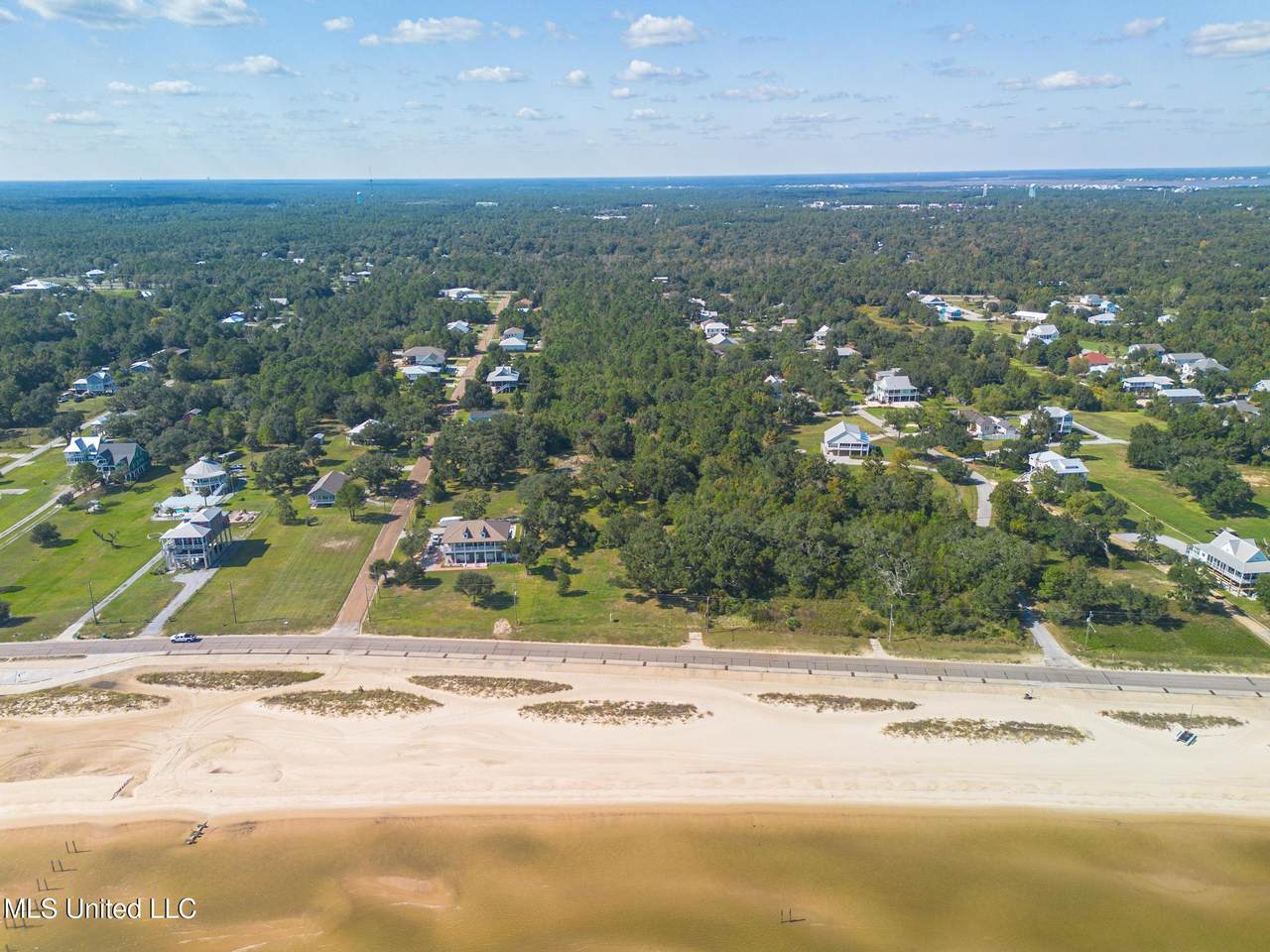 305 Beach Boulevard - Photo 1
