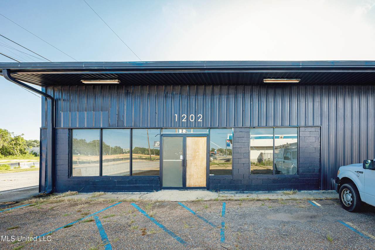 1202 Telephone Road - Photo 1