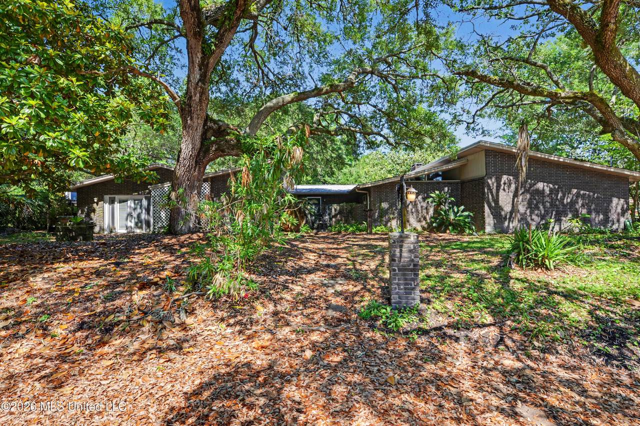 1040 Del Norte Circle - Photo 1