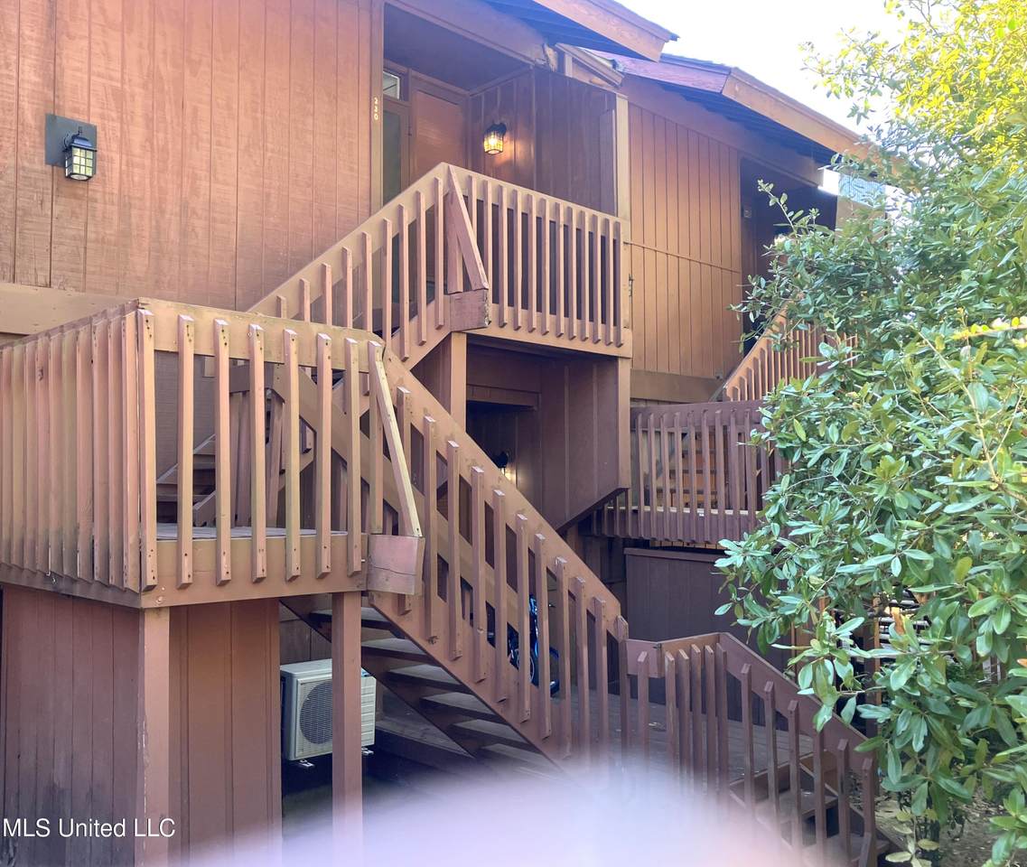 230 Lakeside Villa - Photo 1