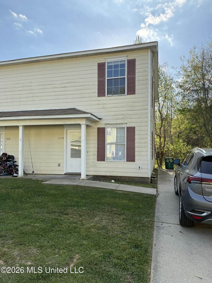 1339 Foxwood Place - Photo 1