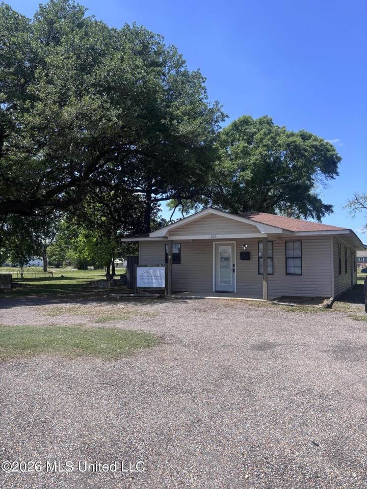 852 Ellisville Boulevard - Photo 1
