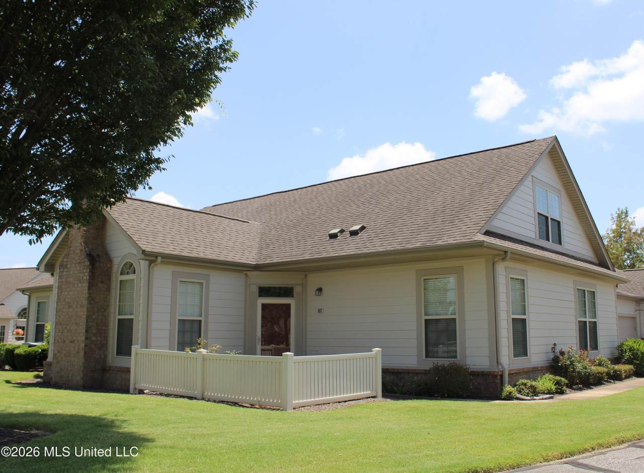 8817 Parkview Oaks Circle - Photo 1