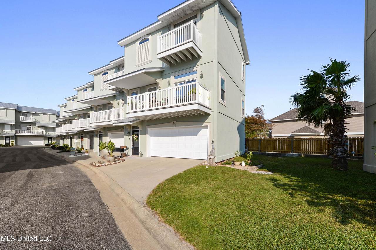 720 Beach Boulevard - Photo 1