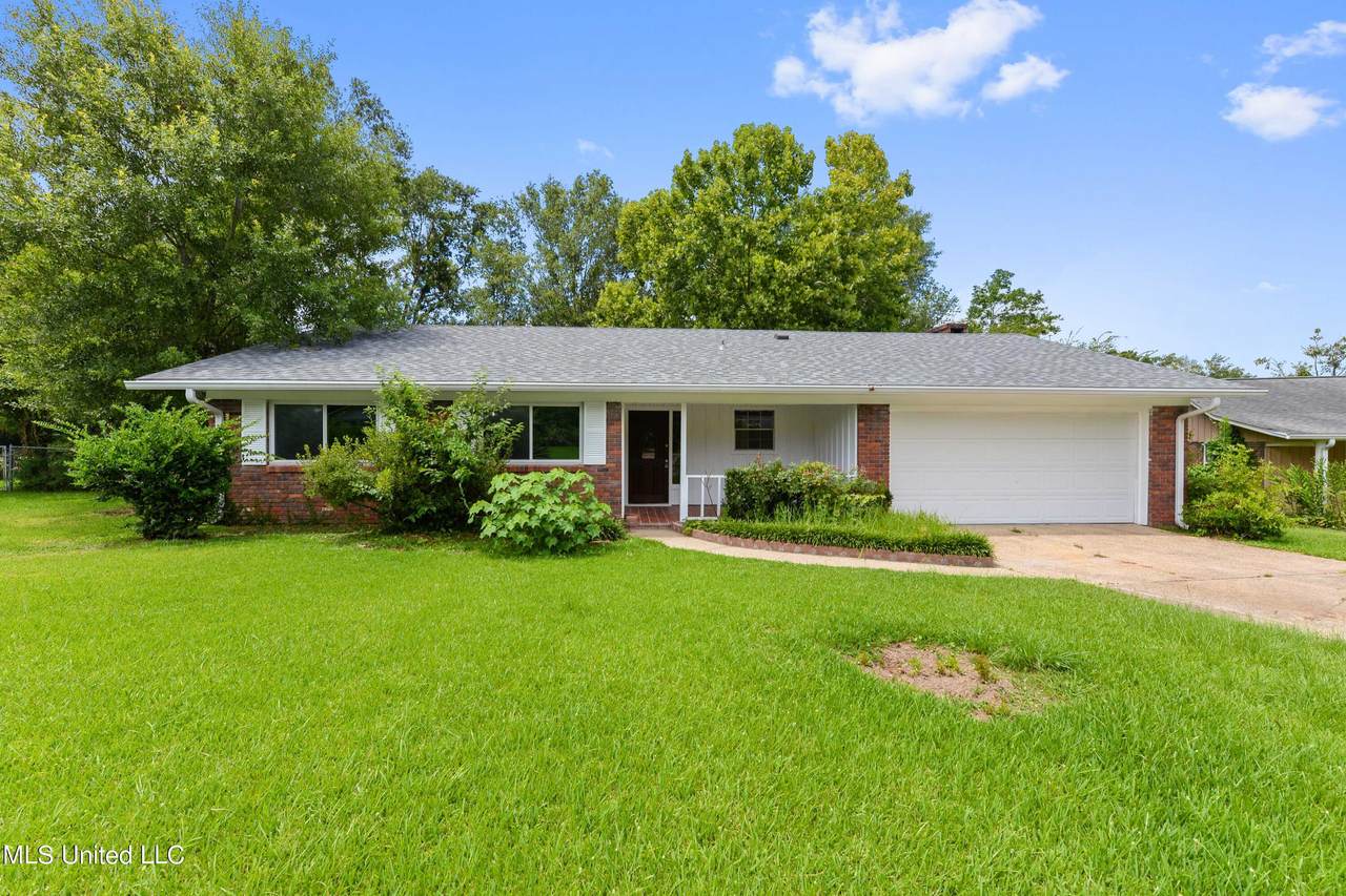 15299 Oakwood Court - Photo 1
