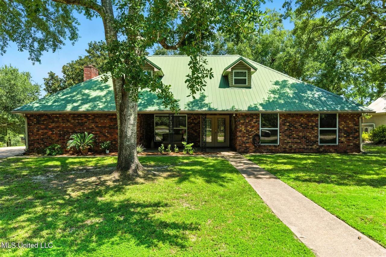 1526 Oldfield Drive - Photo 1