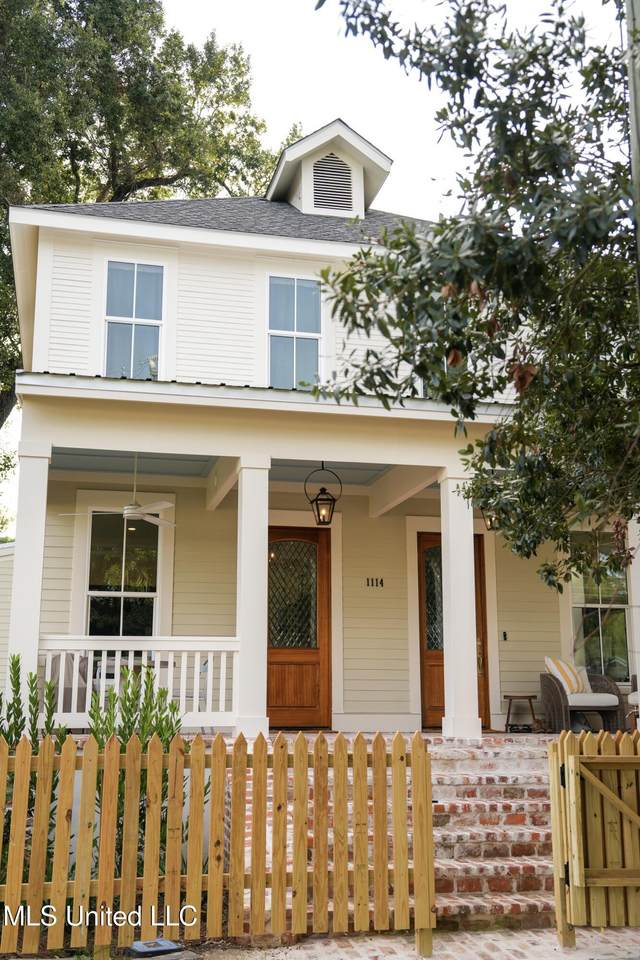 1114 33rd Avenue - Photo 1