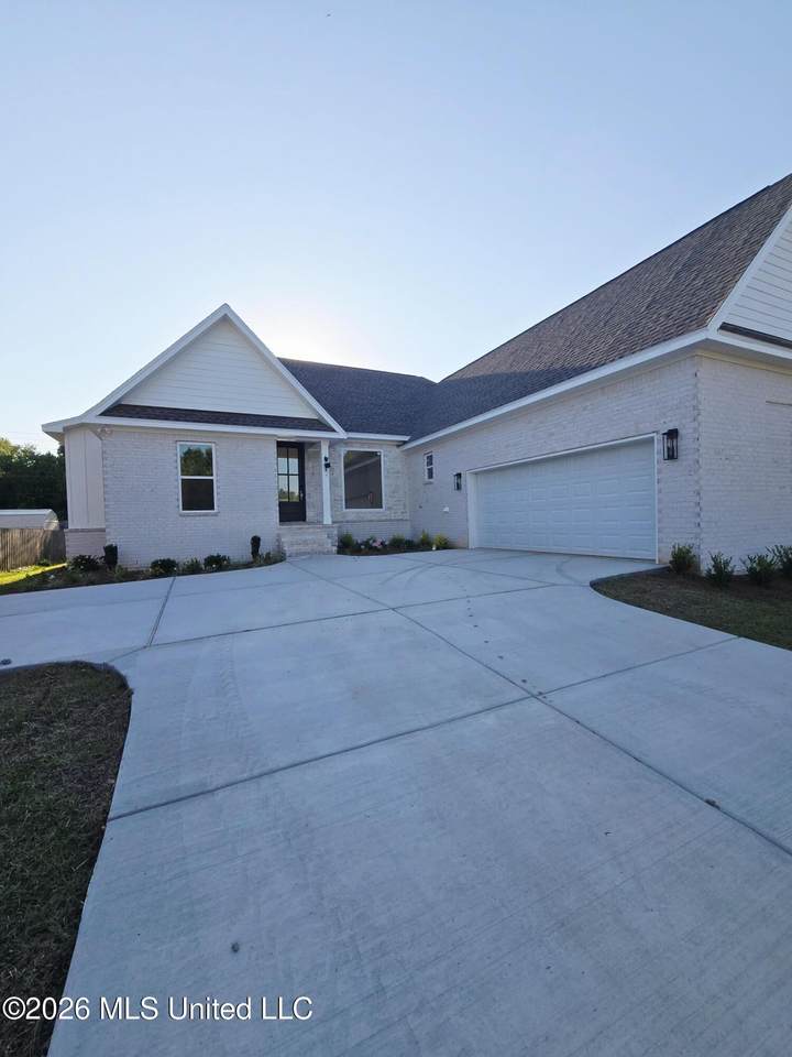 131 Belle Terre Court - Photo 1