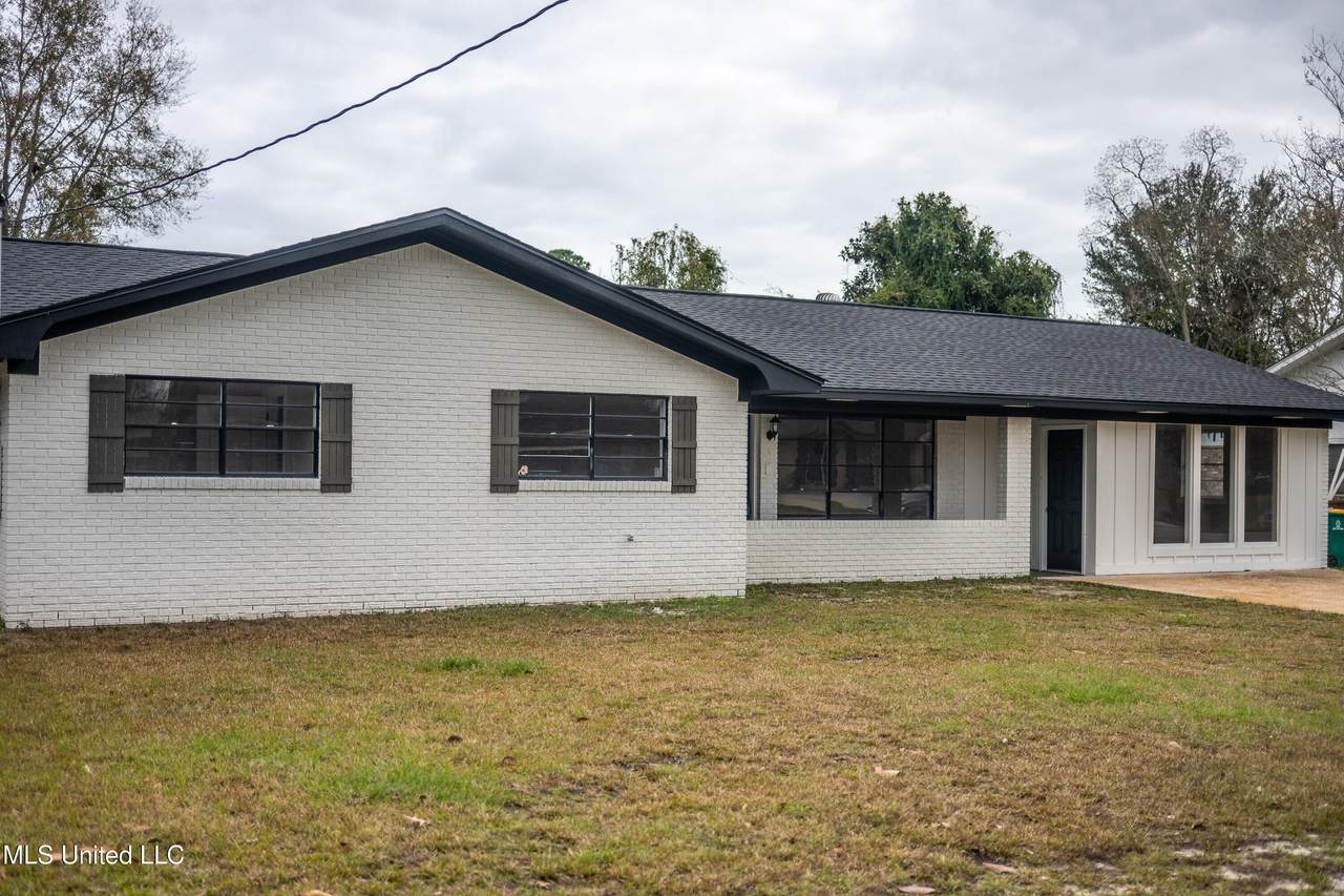 856 Rustwood Drive - Photo 1