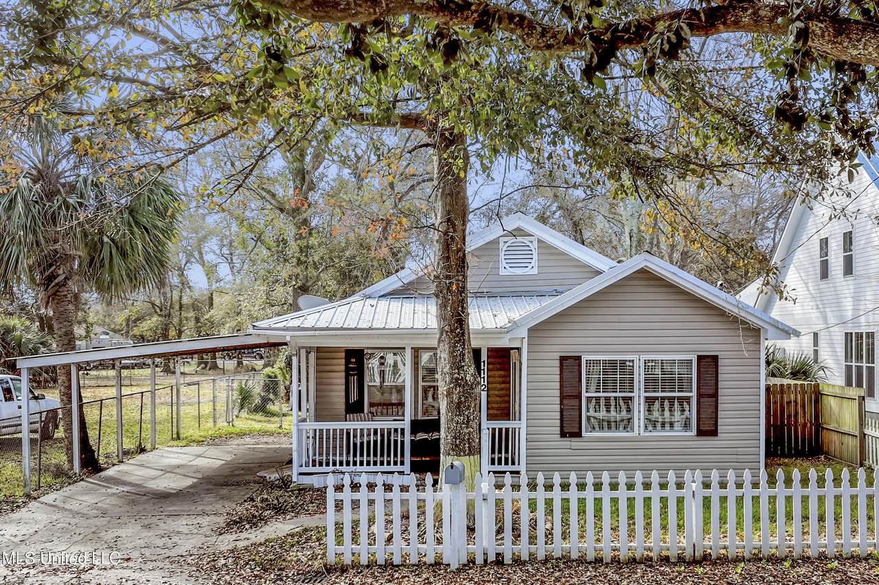 1112 Robinson Street - Photo 1