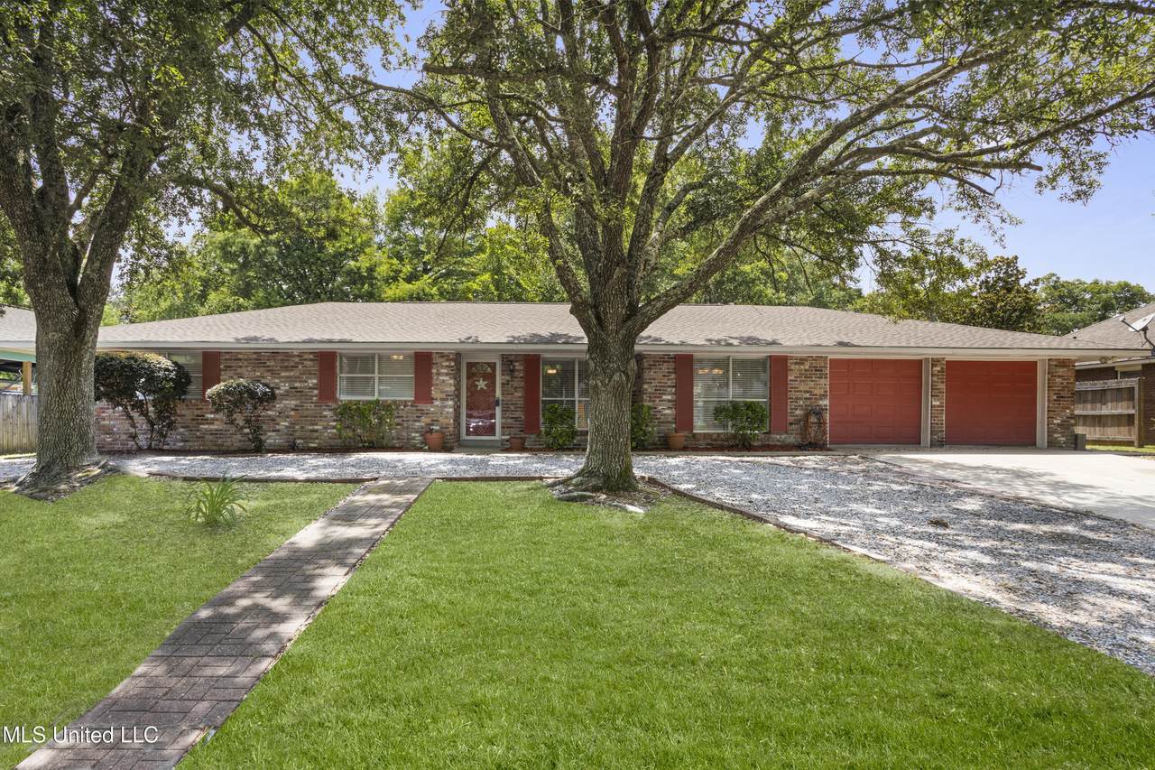 226 Boggs Circle - Photo 1