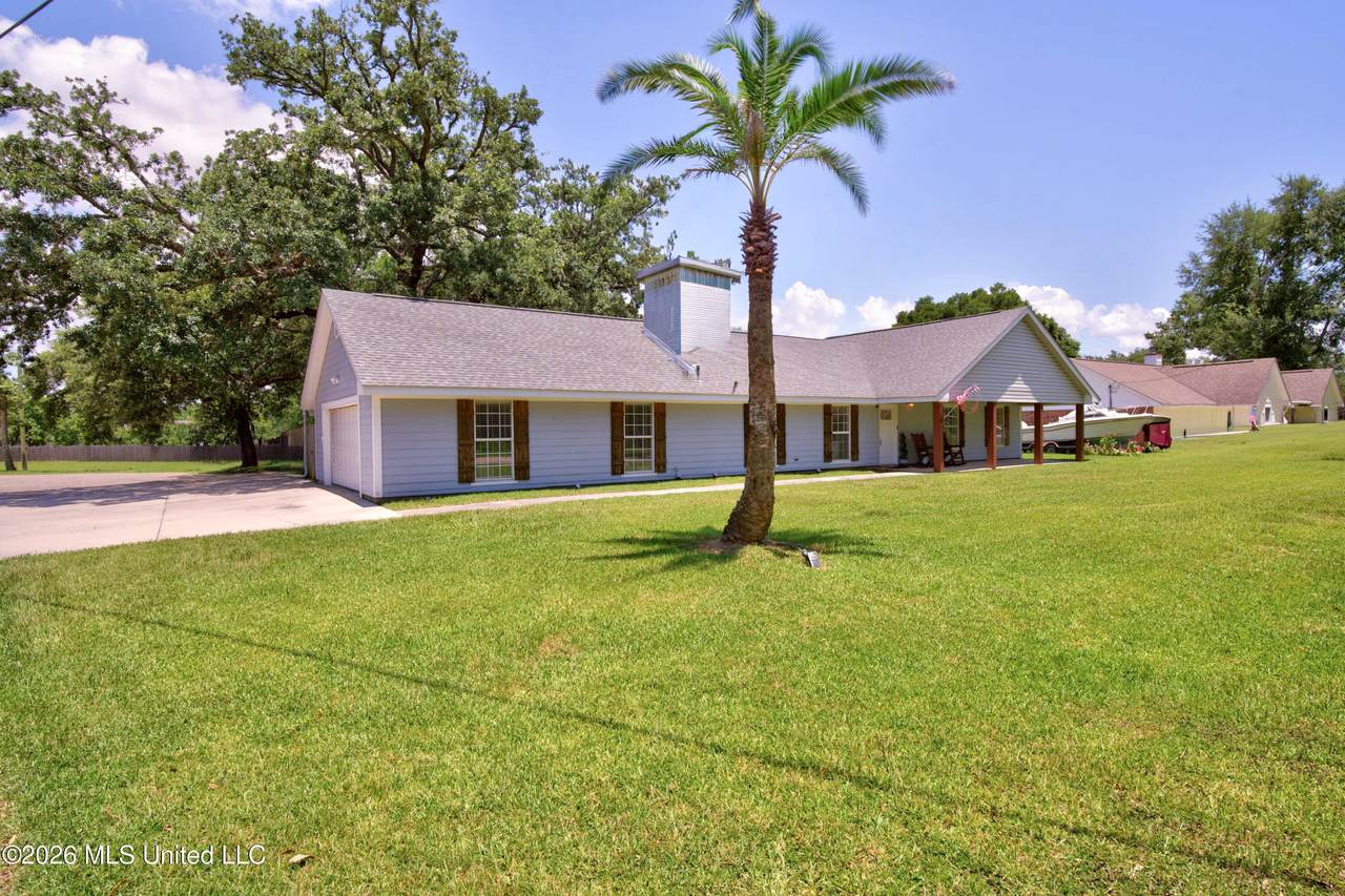 10415 Pin Oak Drive - Photo 1
