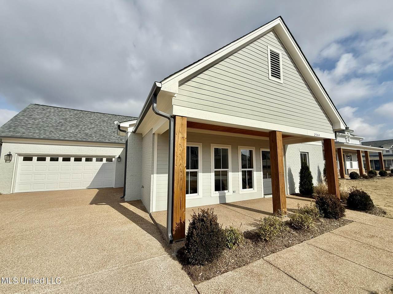 2544 Saint Charles Cove - Photo 1