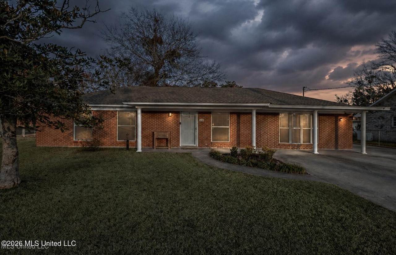 110 Jamaica Street - Photo 1