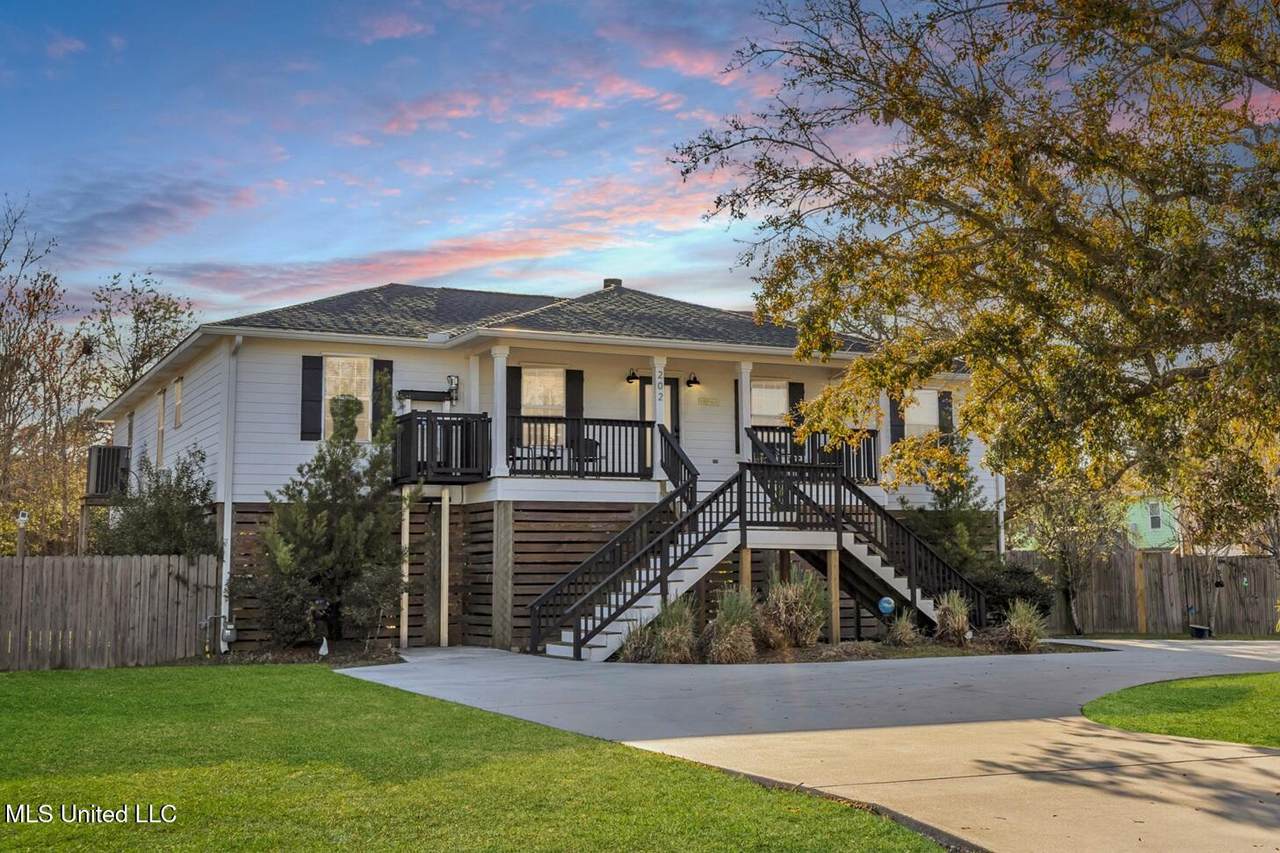 202 White Harbor Road - Photo 1