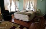 133 Hopkins Boulevard - Photo 12