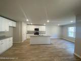 212 Hawthorne Drive - Photo 4