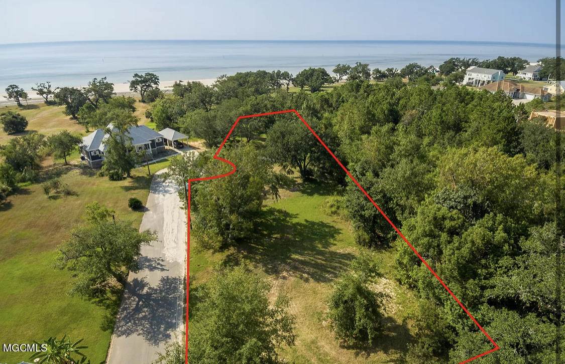 114 Hursey Avenue - Photo 1
