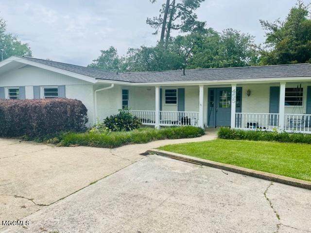 455 Courthouse Drive - Photo 1