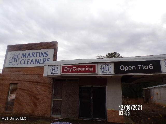 1055 Raymond Road - Photo 1