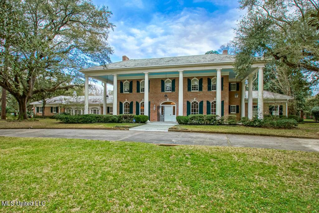 208 Gray Oak Drive - Photo 1