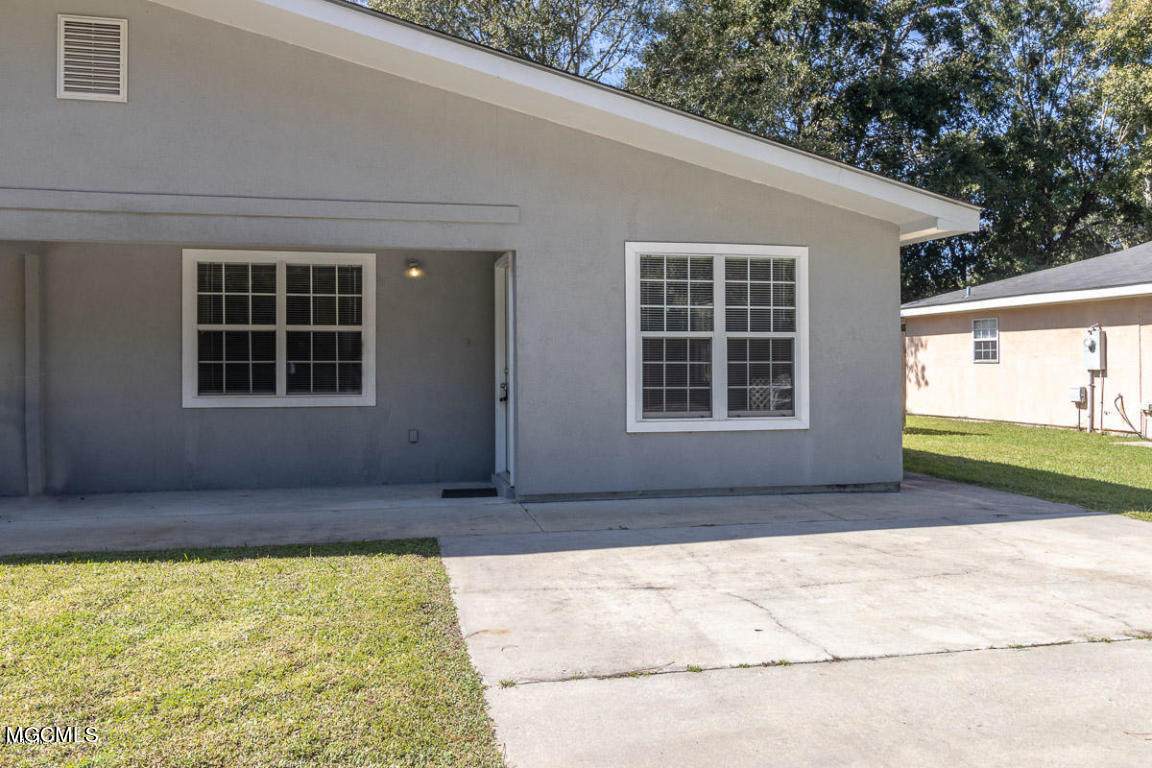 213 Mccaughan Avenue - Photo 1