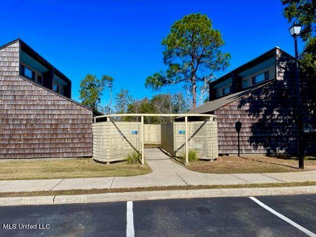 828 Oakleigh Avenue - Photo 1