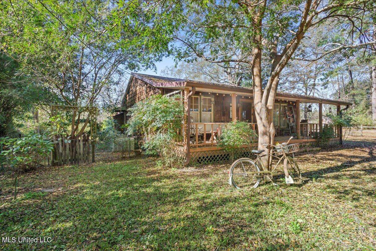 706 Jones Avenue - Photo 1