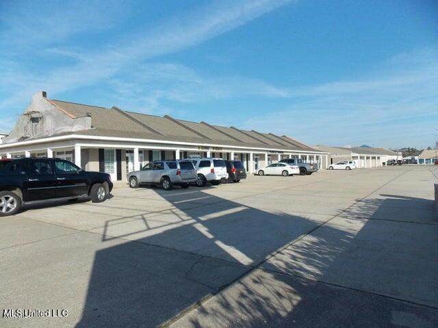 835 Highway 90 - Photo 1
