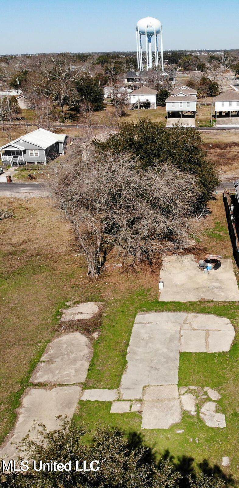 404 Howard Avenue - Photo 1