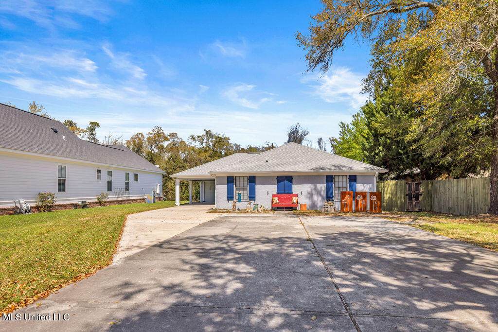 405 Ulman Avenue - Photo 1