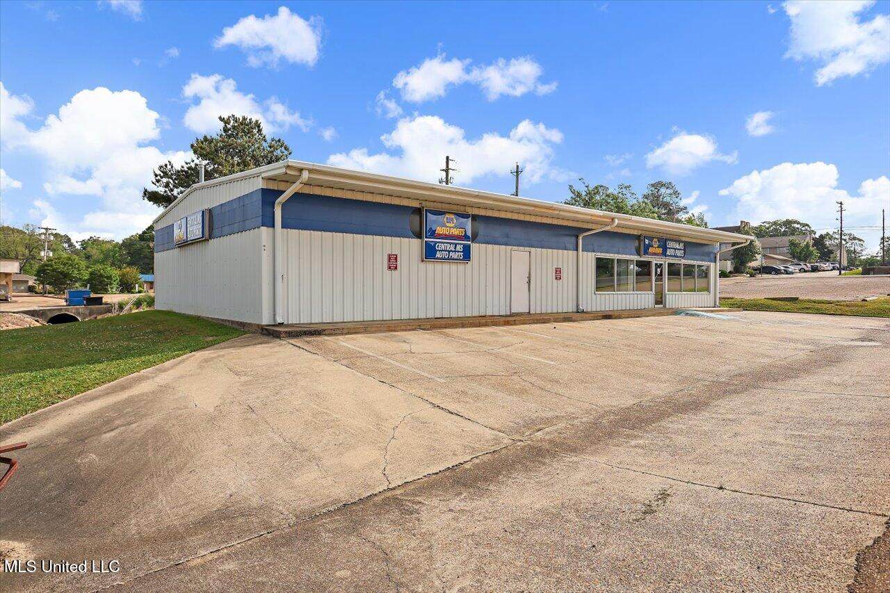 230 Clinton Plaza - Photo 1