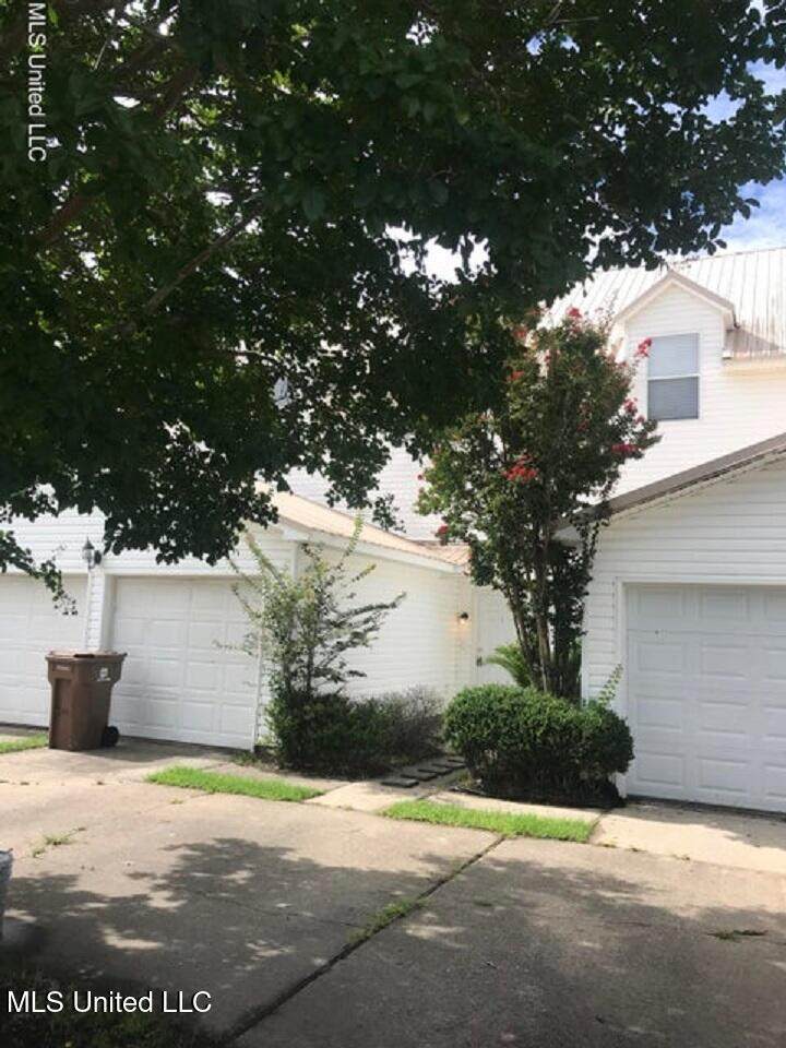 1805 Irish Hill Drive - Photo 1