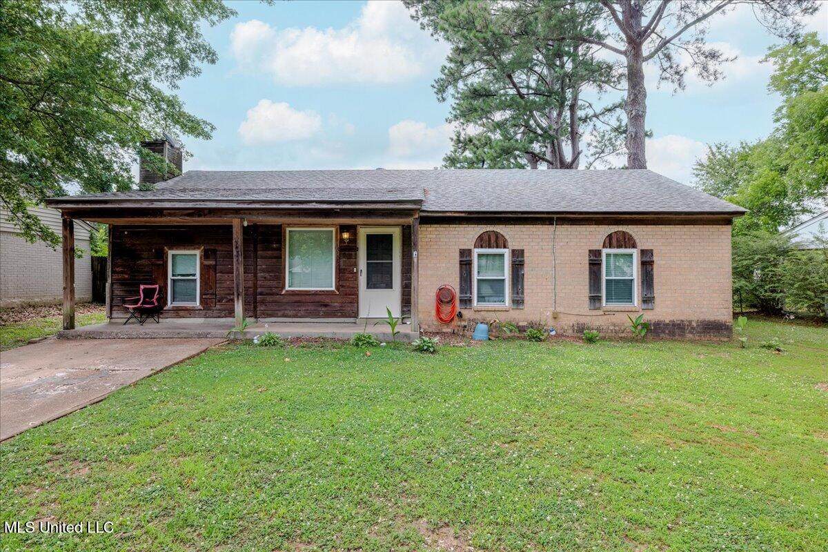 2880 Briarwood Drive - Photo 1