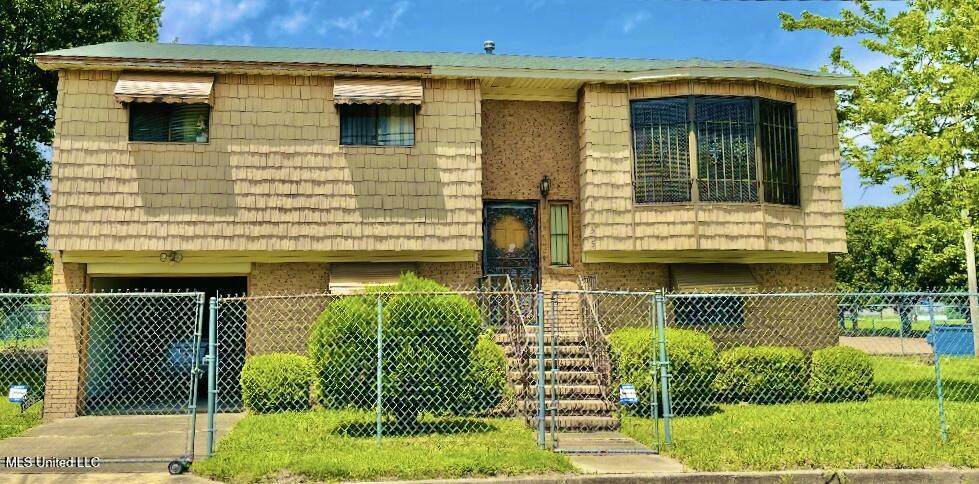 1335 Chestnut Street - Photo 1
