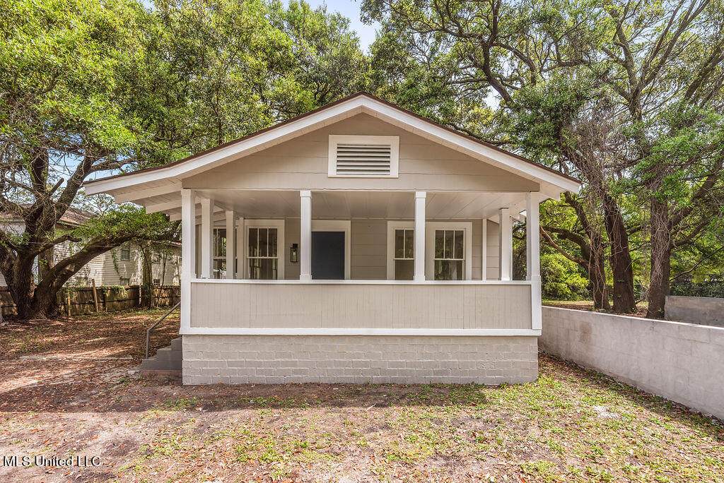 270 Mcdonnell Avenue - Photo 1