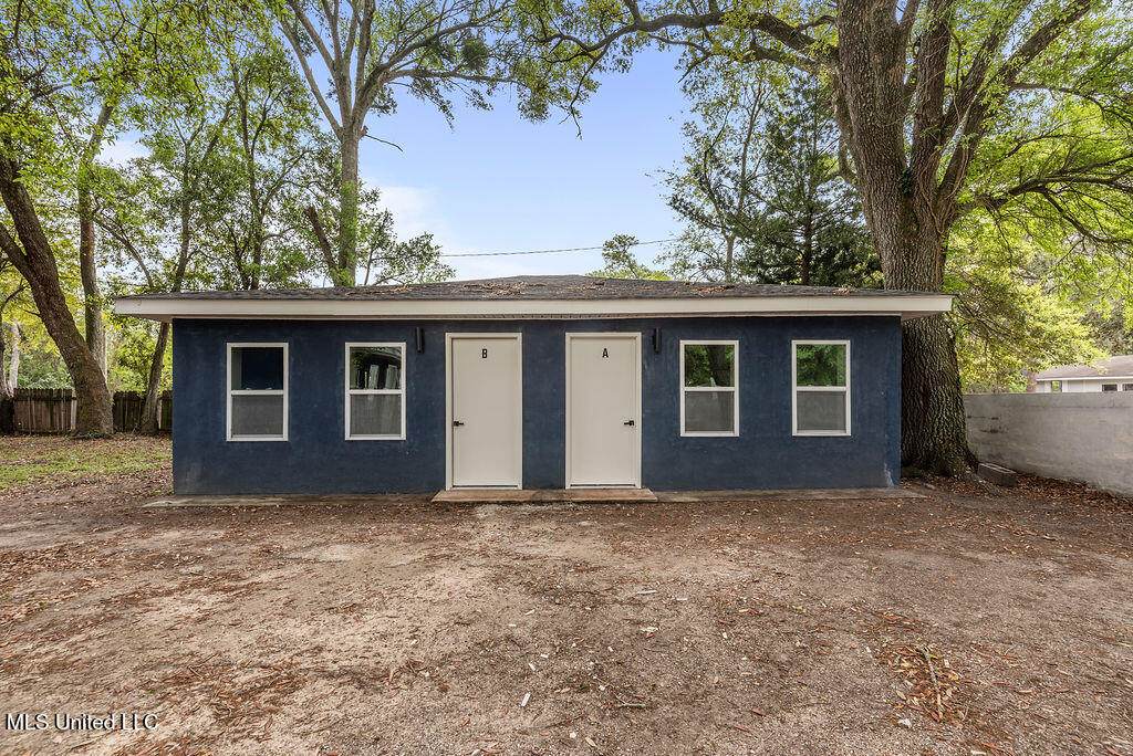 264 Mcdonnell Avenue - Photo 1