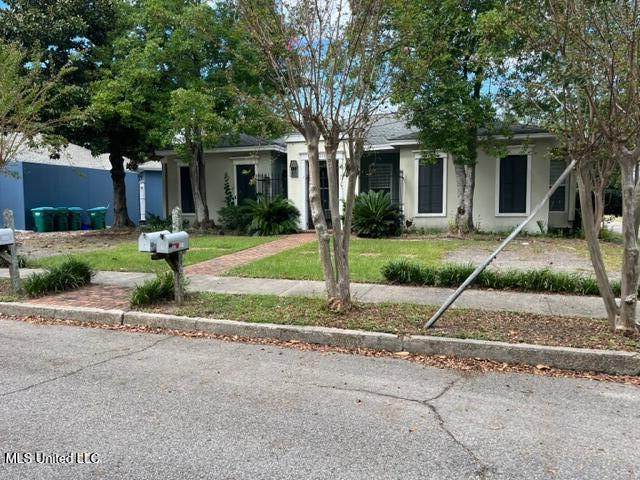 1916 2nd Street - Photo 1
