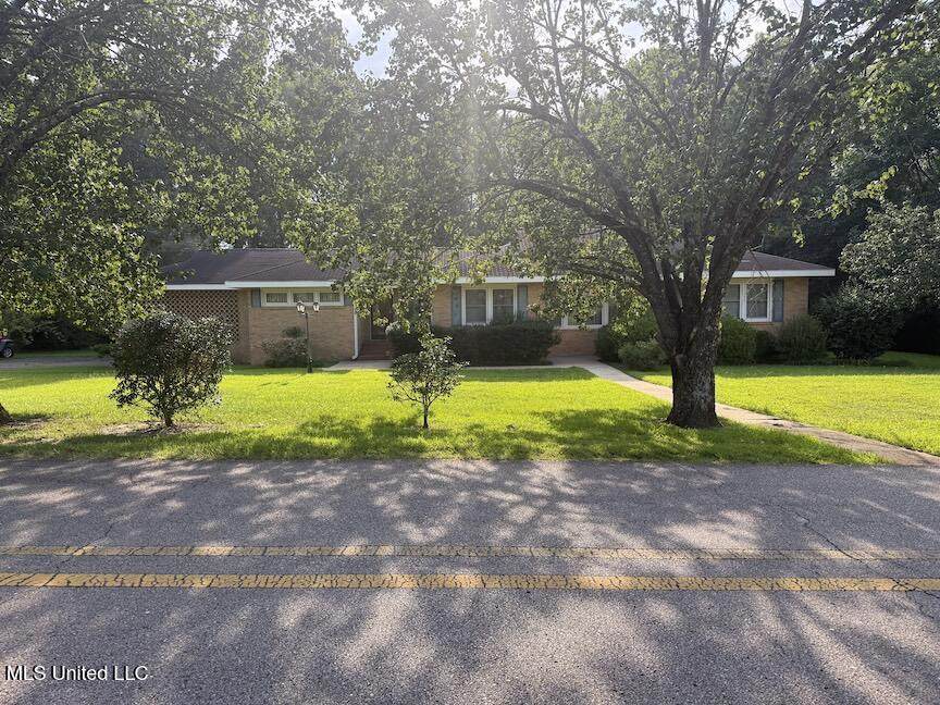 230 Vardaman Street - Photo 1