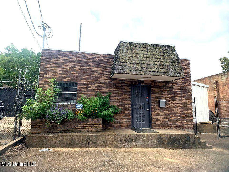 141 Mctyere Avenue - Photo 1