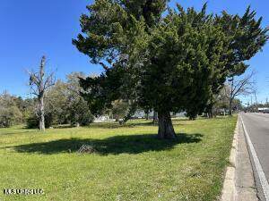 712 Pass Road - Photo 1