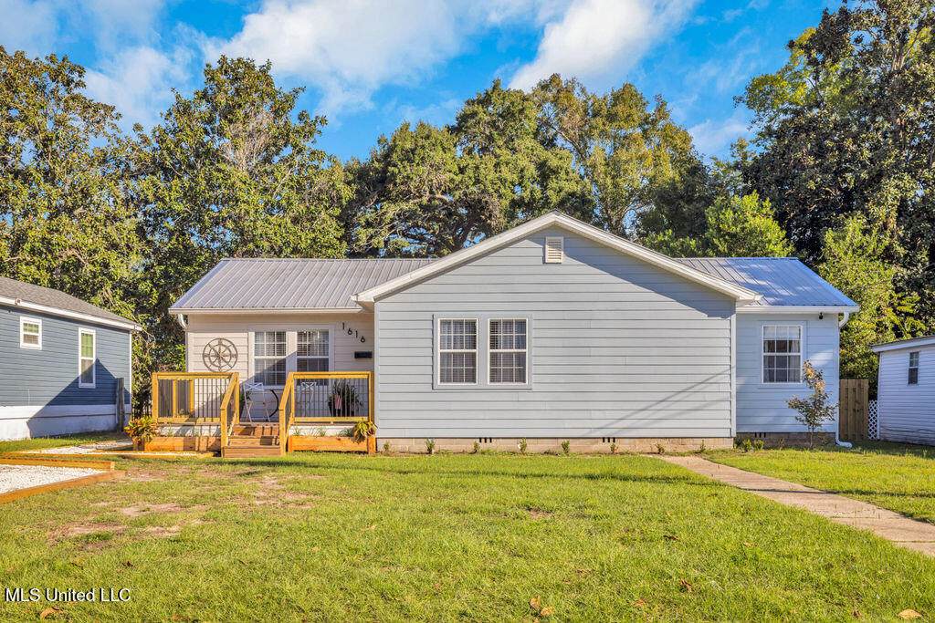 1616 Hollywood Boulevard - Photo 1