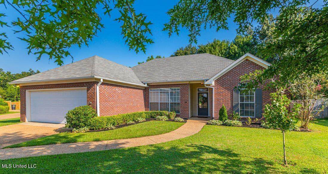 123 Creekside Drive - Photo 1