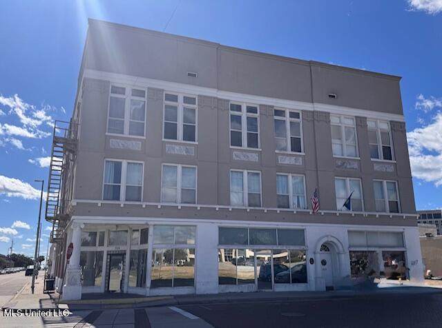 711 Howard Avenue - Photo 1