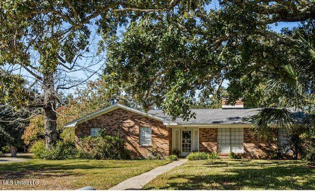 729 Canterbury Drive - Photo 1