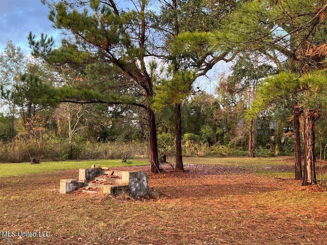 320 Coleman Avenue - Photo 1